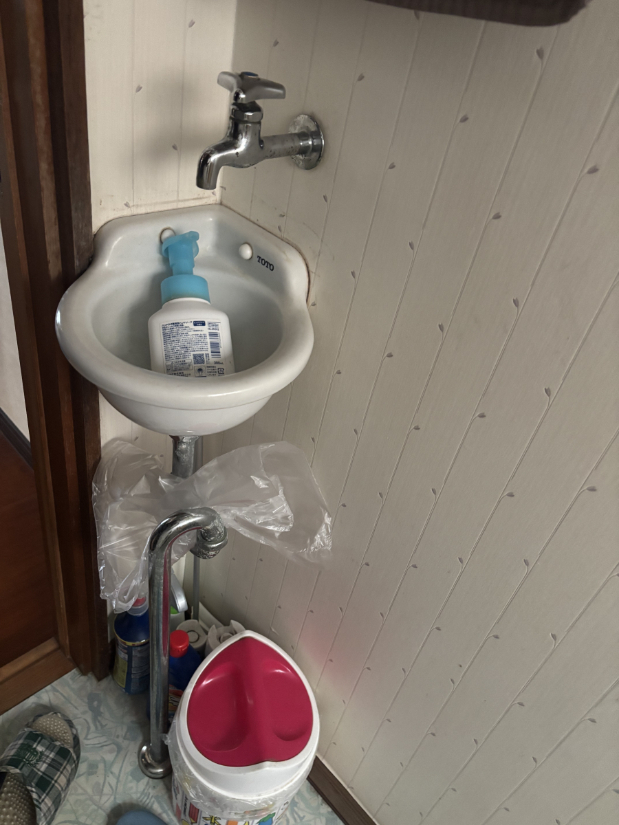 サントーヨー住器の【八戸市】快適・爽やかなトイレ空間へリフォームの施工前の写真2