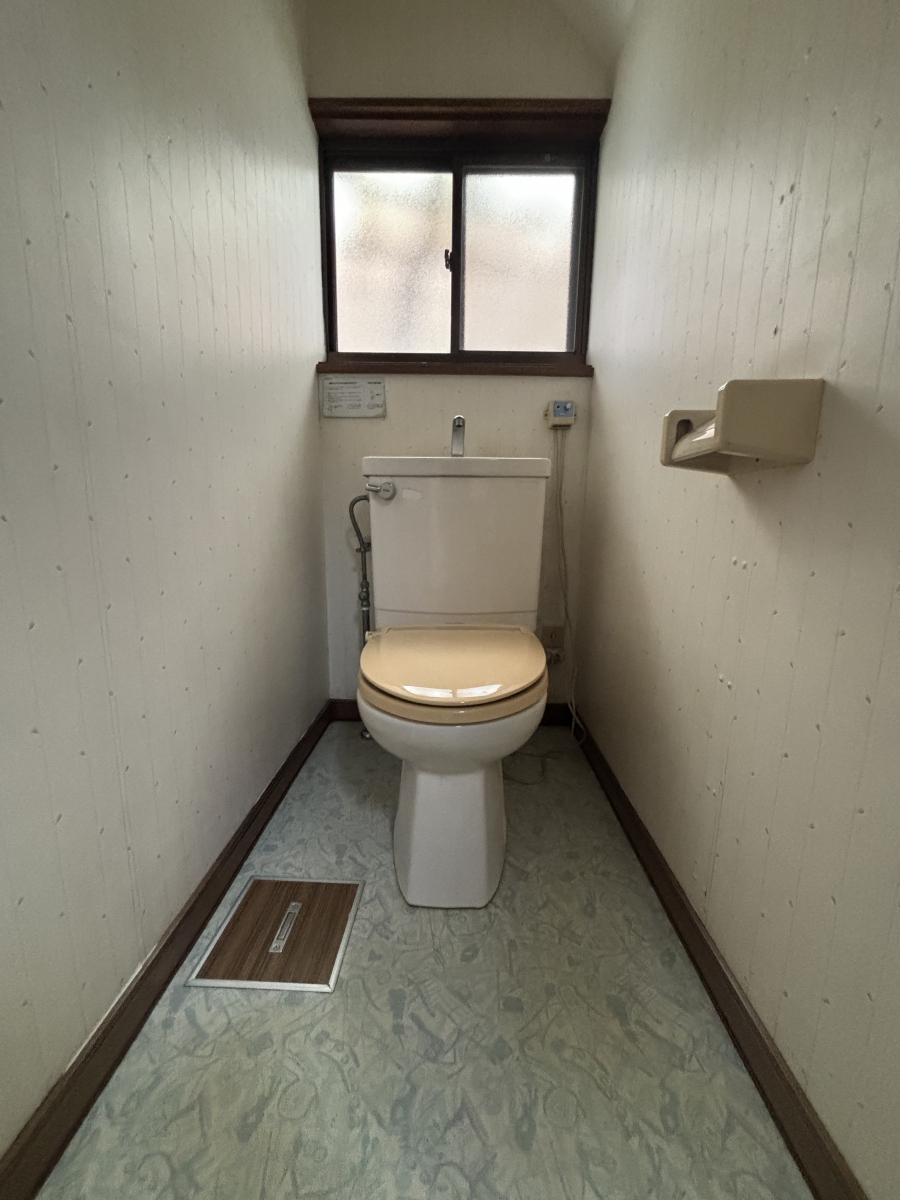 サントーヨー住器の【八戸市】快適・爽やかなトイレ空間へリフォームの施工前の写真3