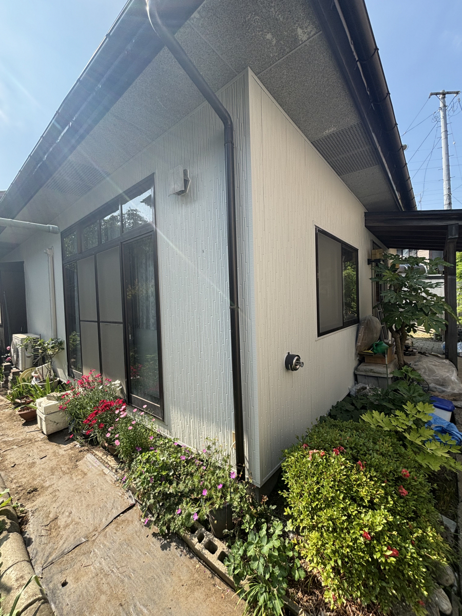 サントーヨー住器の【八戸市】外壁リフォームの新定番！重ね張りで生まれ変わる我が家🏠の施工後の写真1