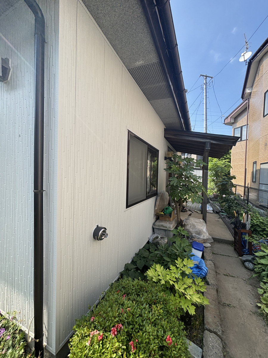 サントーヨー住器の【八戸市】外壁リフォームの新定番！重ね張りで生まれ変わる我が家🏠の施工後の写真2