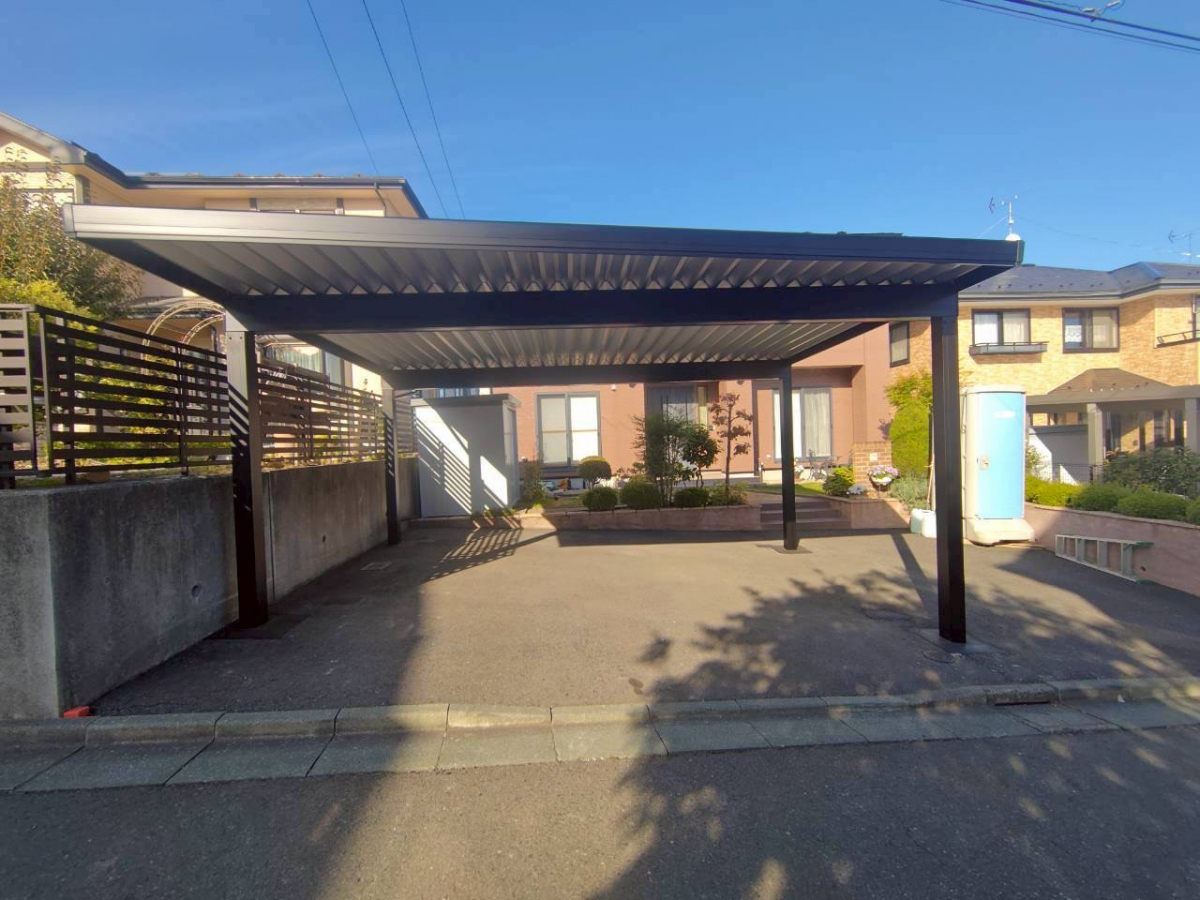 サントーヨー住器の【八戸市】古いカーポートを安心・頑丈に一新!LIXILカーポートSTで叶える安心カーライフ🚗の施工後の写真1