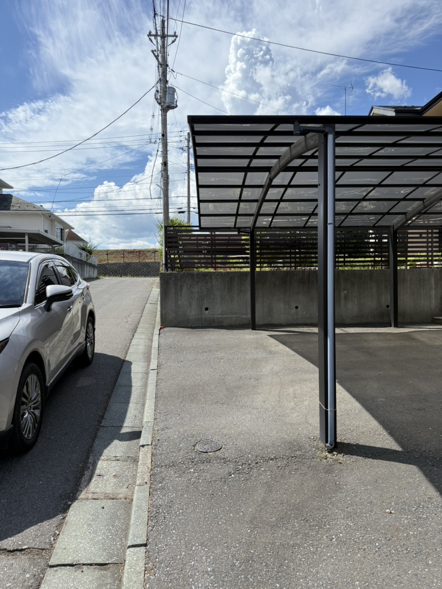サントーヨー住器の【八戸市】古いカーポートを安心・頑丈に一新!LIXILカーポートSTで叶える安心カーライフ🚗の施工前の写真2
