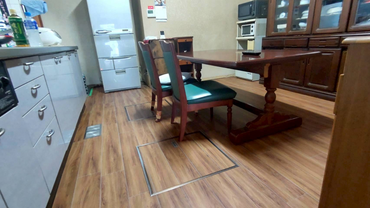 サントーヨー住器の【田子町】廊下・リビング・洗面所が一新！薄いフロアの重ね張りで段差の無い快適空間へ！の施工後の写真3