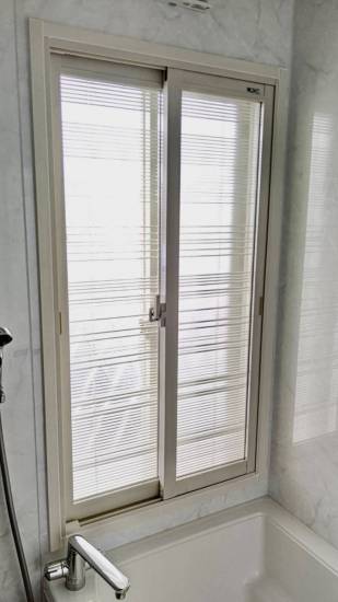 サントーヨー住器の【八戸市】浴室リフォームに合わせて内窓設置施工事例写真1
