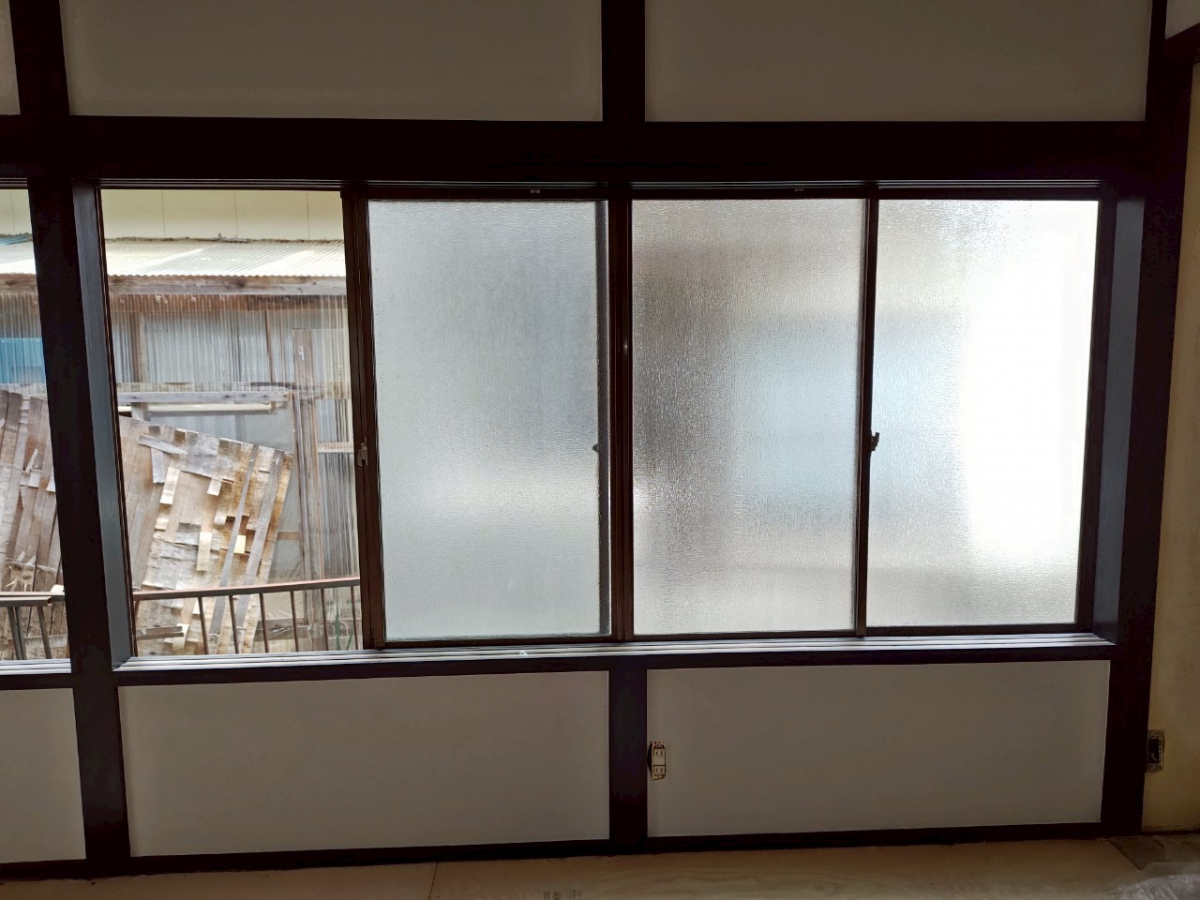 サントーヨー住器の【八戸市】先進的窓リノベ対象工事 内窓設置工事であったか快適　室内環境へ🎵の施工前の写真1