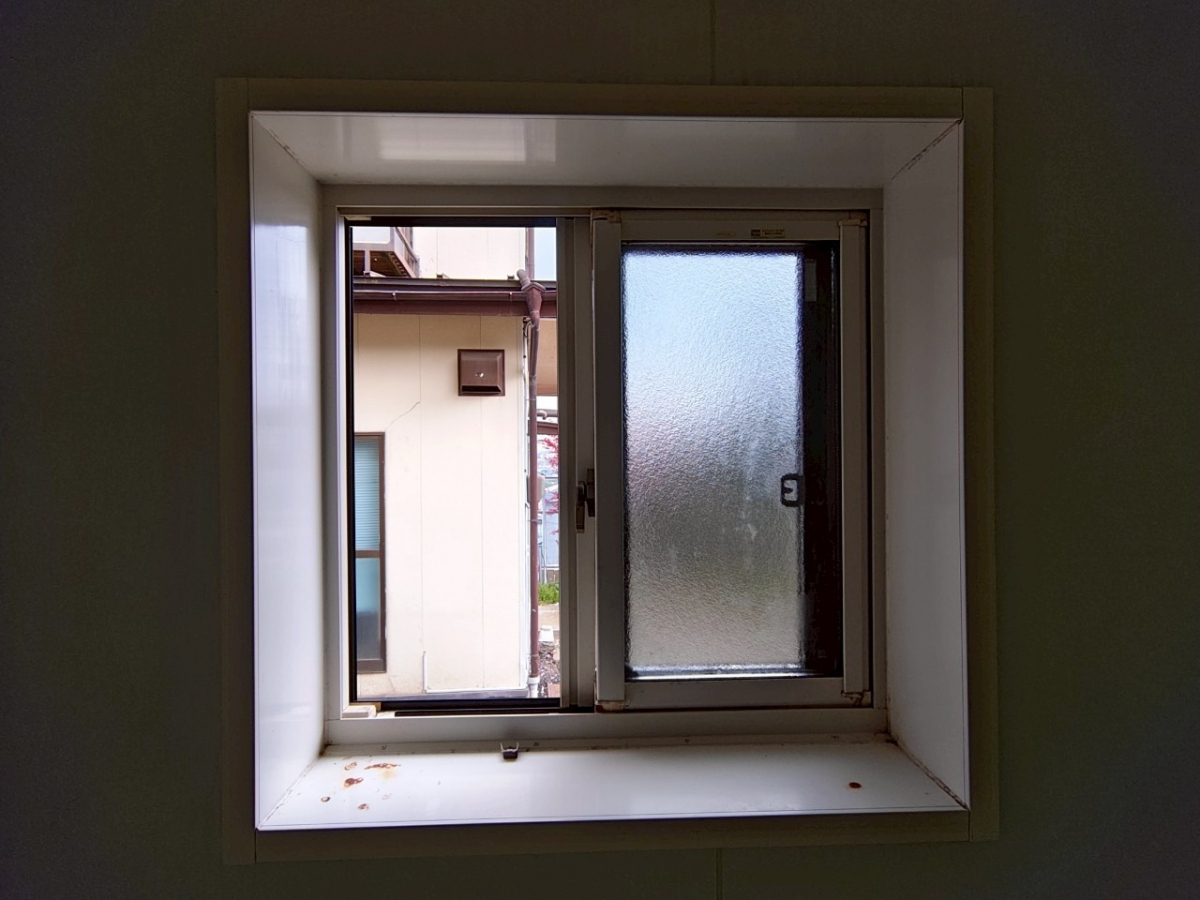 サントーヨー住器の【八戸市】先進的窓リノベ対象工事 内窓設置工事であったか快適　室内環境へ🎵の施工前の写真3