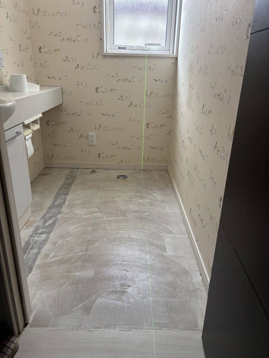 サントーヨー住器の【八戸市】タンク式トイレから、タンクレストイレへ。家族みんなが喜ぶ快適空間へリフォーム！の施工前の写真3