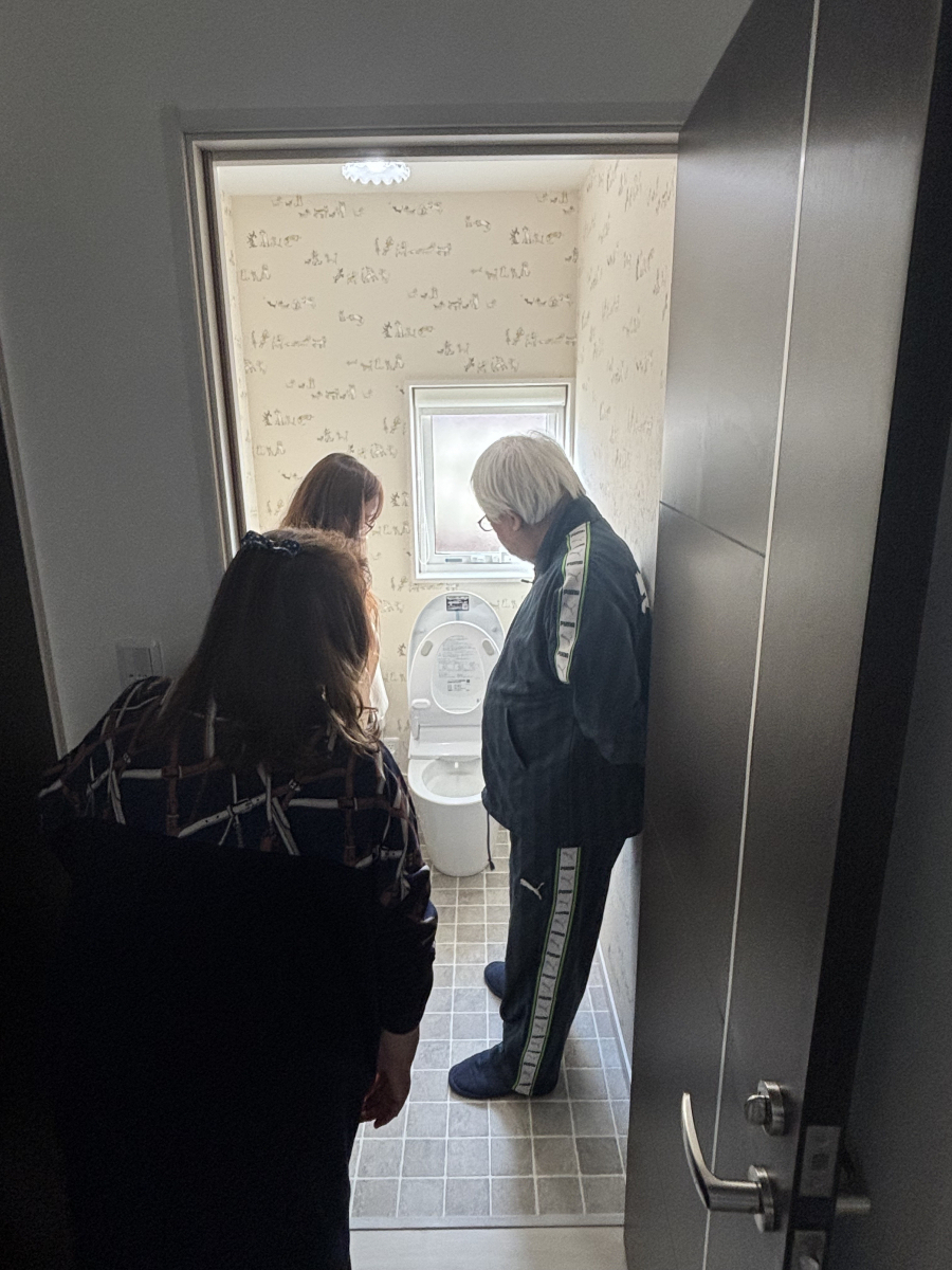 サントーヨー住器の【八戸市】タンク式トイレから、タンクレストイレへ。家族みんなが喜ぶ快適空間へリフォーム！のお客さまの声の写真1