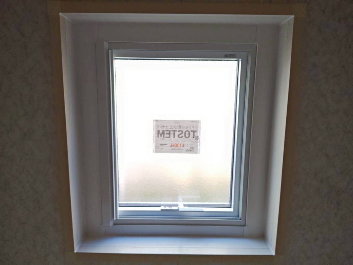 サントーヨー住器の【八戸市】浴室の寒さ対策に最適！横滑り窓をトリプルガラスへ交換！補助金も活用◎の施工後の写真2