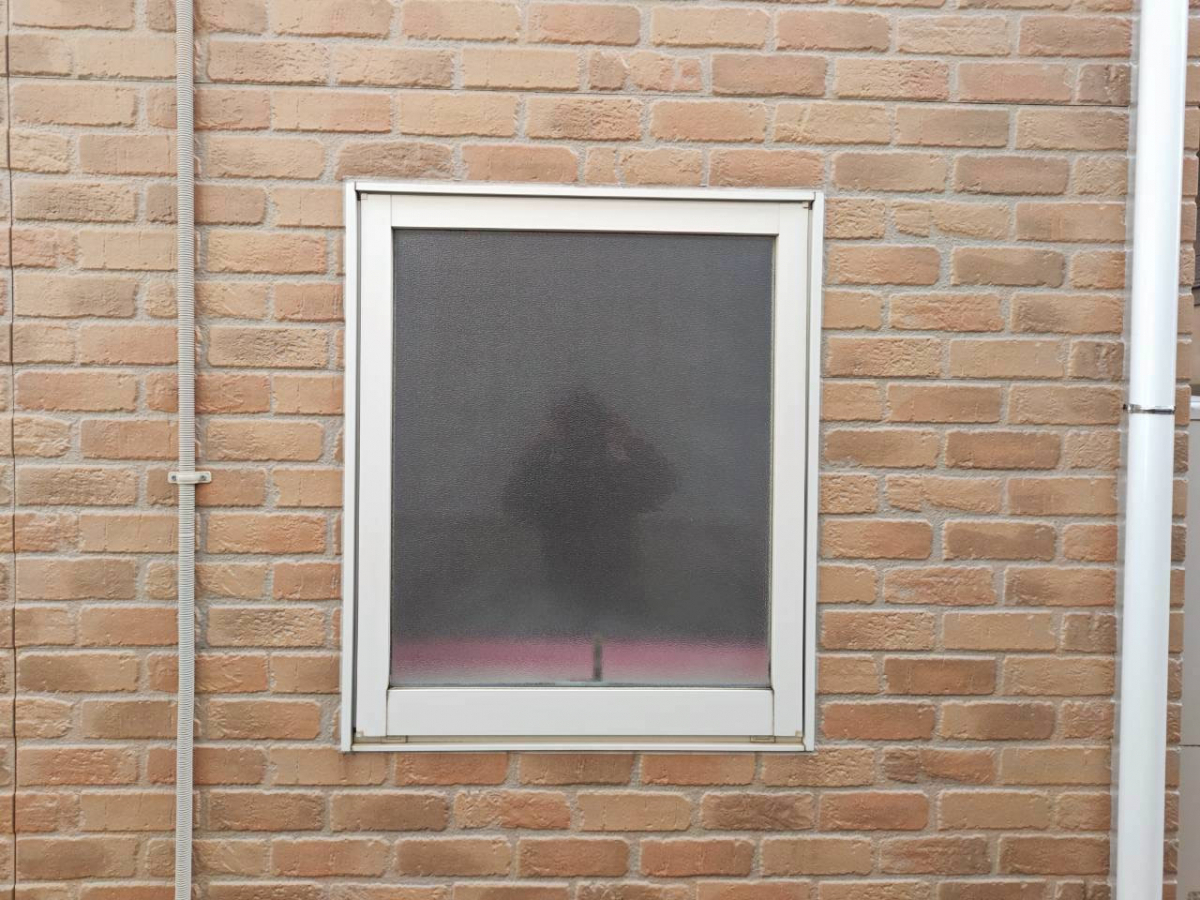 サントーヨー住器の【八戸市】浴室の寒さ対策に最適！横滑り窓をトリプルガラスへ交換！補助金も活用◎の施工前の写真1