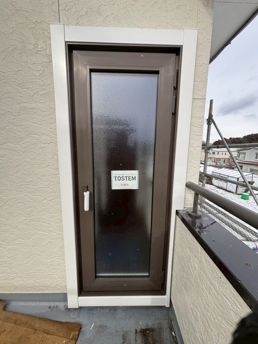 サントーヨー住器の【八戸市】補助金1,196,000円｜LIXIL樹脂窓カバー工法で１年中快適な住まいへの施工後の写真3