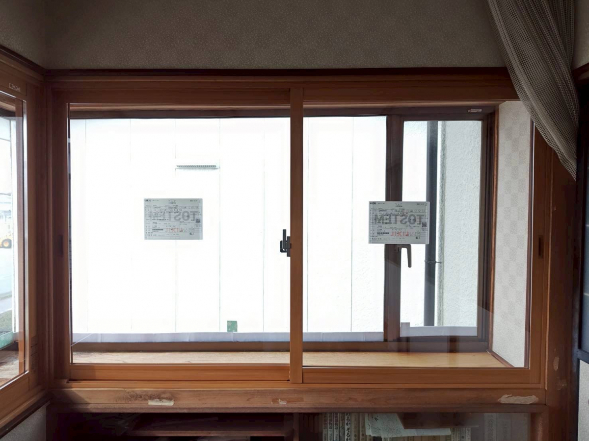 サントーヨー住器の暖房つけても寒かった家が大変身！ インプラスで朝の冷え込みが解消｜夏の遮熱効果も楽しみな窓リフォームの施工後の写真1