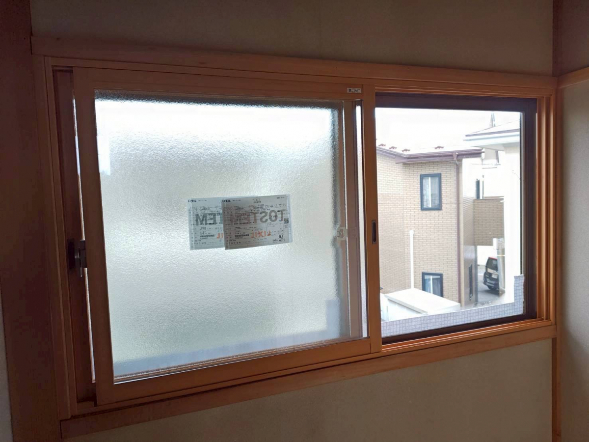 サントーヨー住器の暖房つけても寒かった家が大変身！ インプラスで朝の冷え込みが解消｜夏の遮熱効果も楽しみな窓リフォームの施工後の写真2