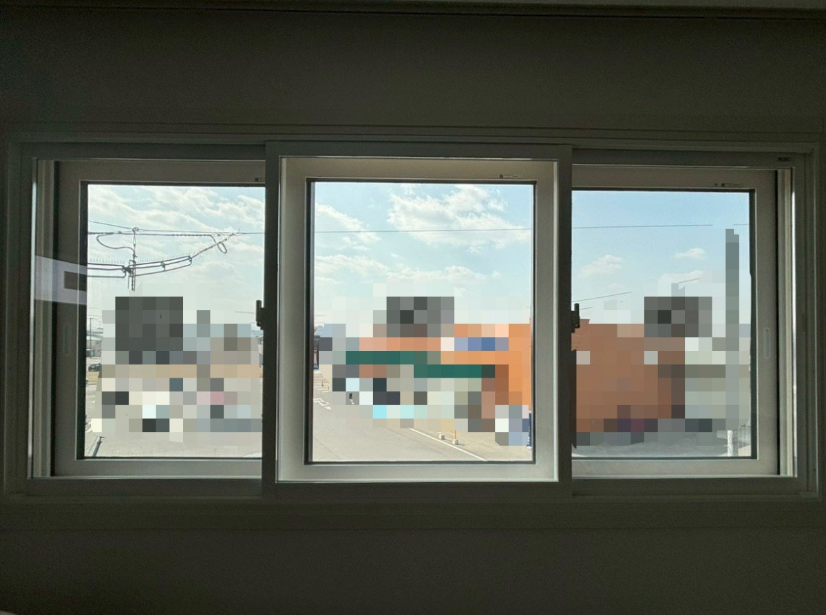 サントーヨー住器の【２０２６年版補助金対応】防音対策で7箇所設置！たった３時間半で快適空間へ｜窓リノベ施工事例の施工後の写真1