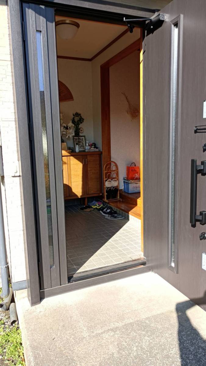 サントーヨー住器の【八戸市】錆びて使いづらい玄関を交換して使いやすく・見栄えも良くしたいの施工後の写真3