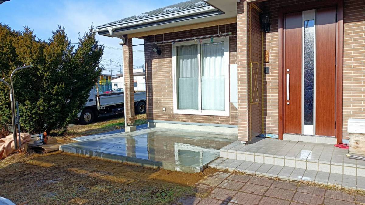 サントーヨー住器の【八戸市】サンルーム設置で物干し場確保の施工前の写真2