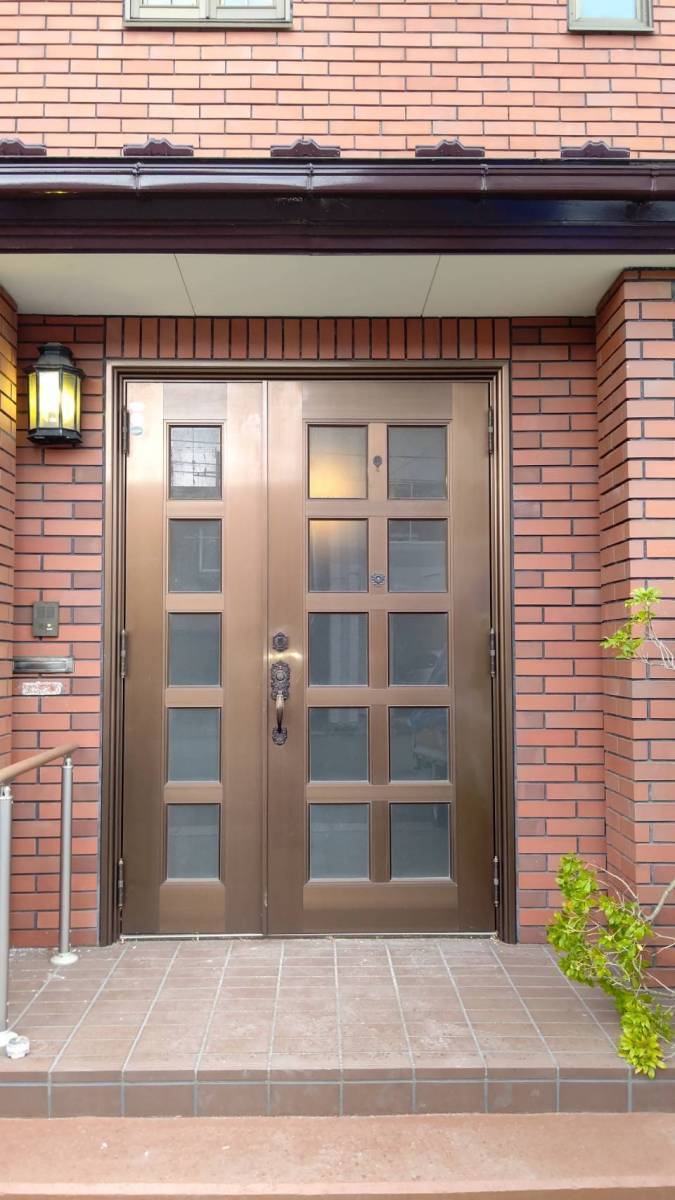 サントーヨー住器の【八戸市】暖かい玄関に交換したいとのことの施工前の写真1