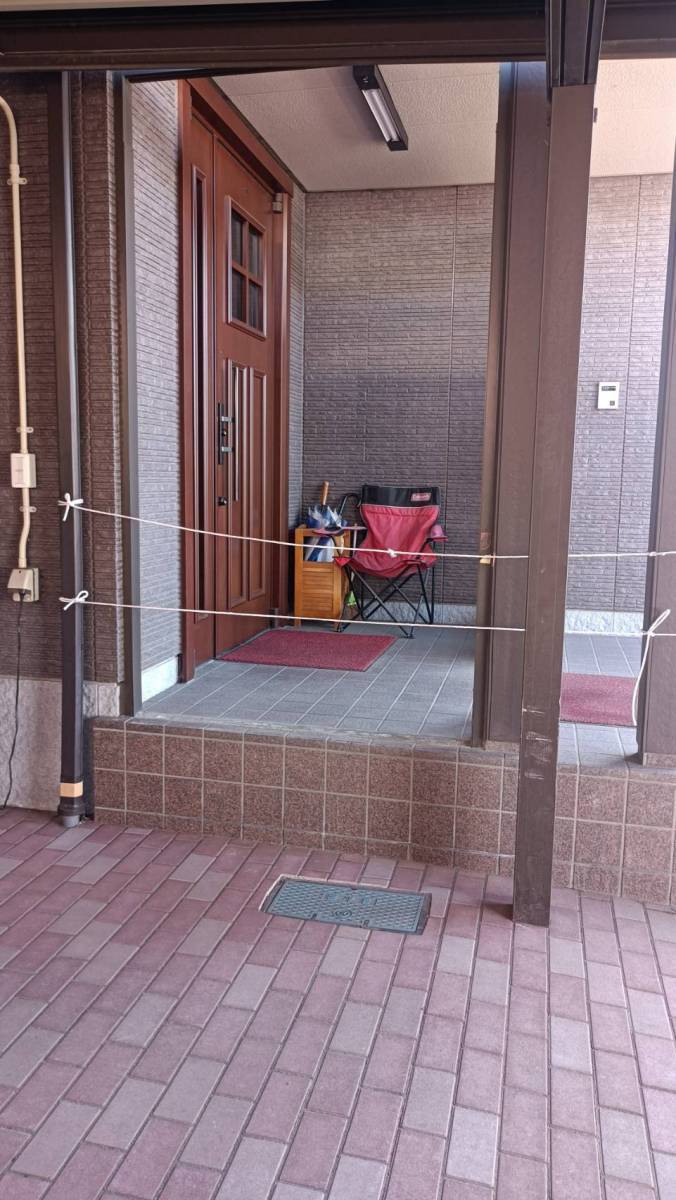 サントーヨー住器の【十和田市】風除室をリフォームして車椅子の出入りをしやすいようにの施工前の写真2