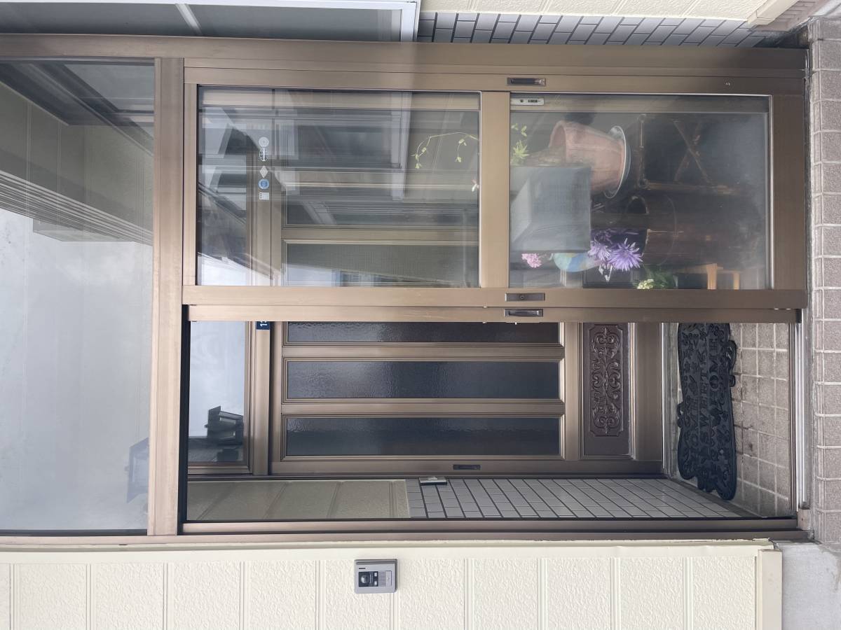 サントーヨー住器の【十和田市】いってきますから、ただいまの間に玄関交換完了の施工前の写真3