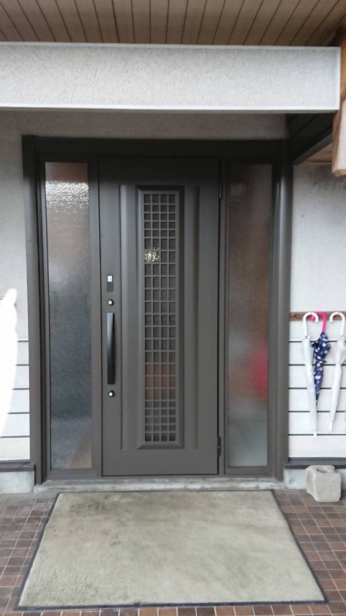 サントーヨー住器の玄関引戸から玄関ドアへ交換の施工後の写真3