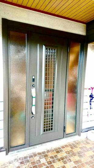 サントーヨー住器の玄関引戸から玄関ドアへ交換施工事例写真1