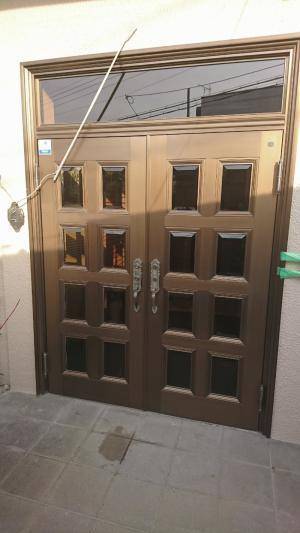 共栄アルミトーヨー住器の玄関ドアをパッとオシャレに♪②の施工前の写真1