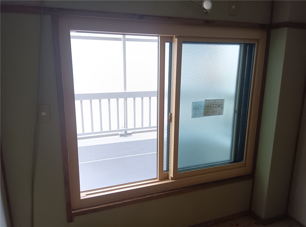 共栄アルミトーヨー住器のマンション用リプラス 取付工事 窓リノベ補助金対応の施工後の写真1