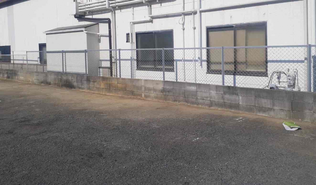 共栄アルミトーヨー住器のカーポート ネスカFミニ 3連棟 取付工事の施工前の写真1