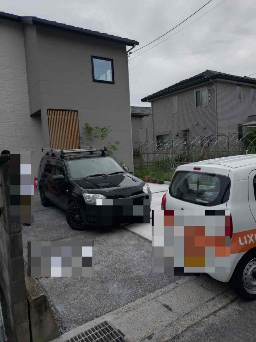 共栄アルミトーヨー住器のフーゴF2台用 60-57 ポリカブラックマットの施工前の写真1