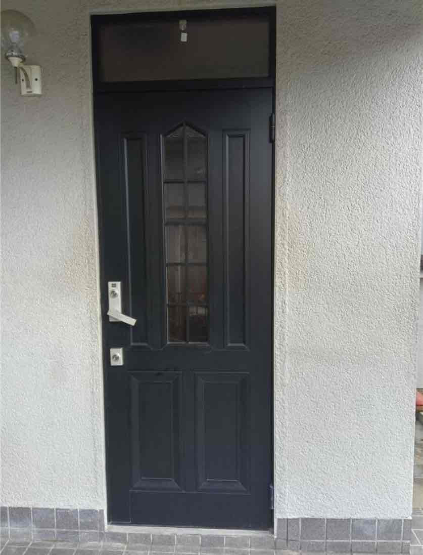 共栄アルミトーヨー住器のリシェント玄関ドア3　C12N型の施工前の写真1