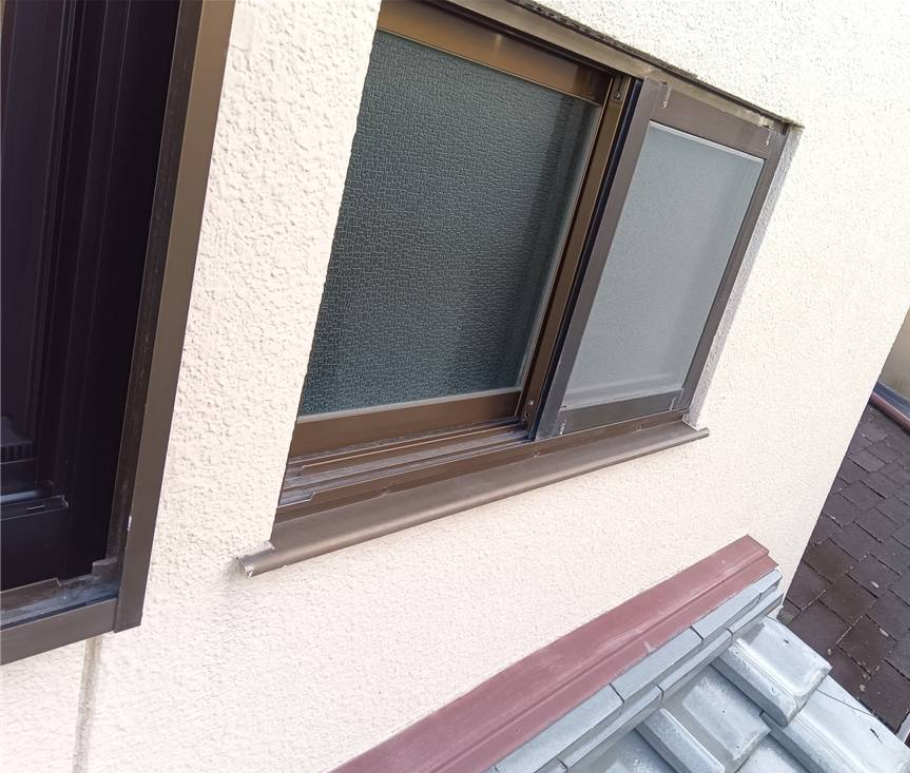 共栄アルミトーヨー住器のリプラス居室用引き違い窓ブリッジ枠　取付工事の施工前の写真1