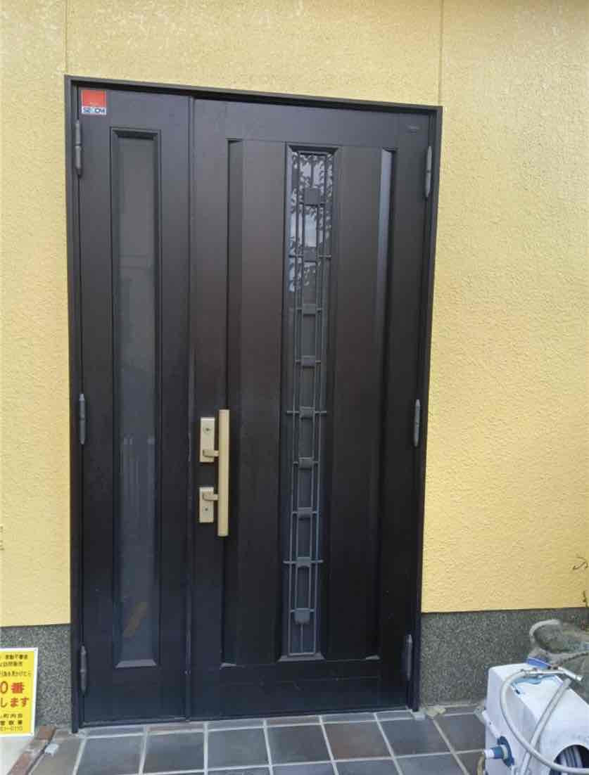 共栄アルミトーヨー住器のリシェント玄関ドア　M83型　取替工事の施工前の写真1