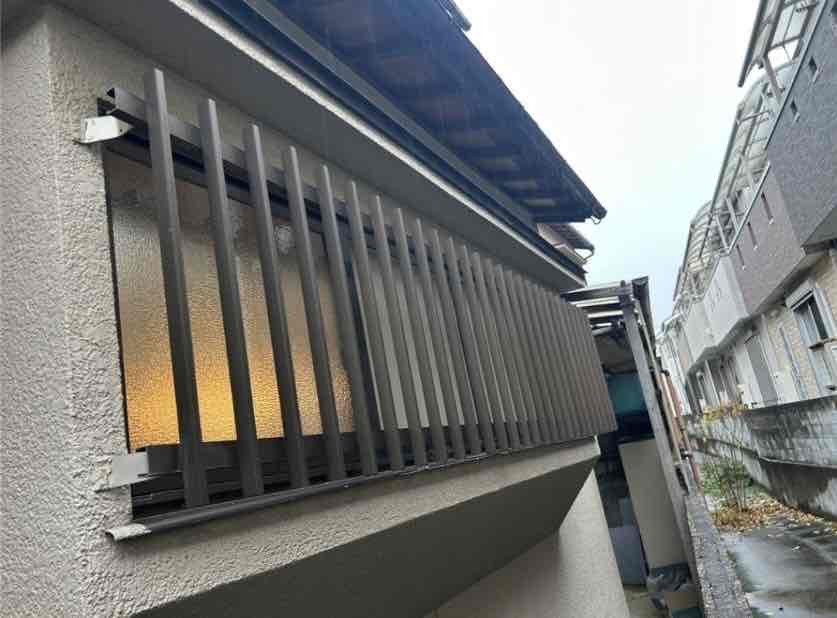 共栄アルミトーヨー住器の窓カバー工法　リプラス引違い窓　4枚建て　取替工事の施工前の写真1