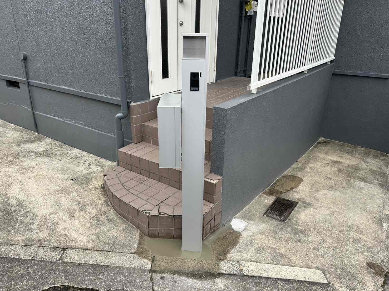 共栄アルミトーヨー住器の機能門柱　アクシィ1型　新規取付工事の施工後の写真1