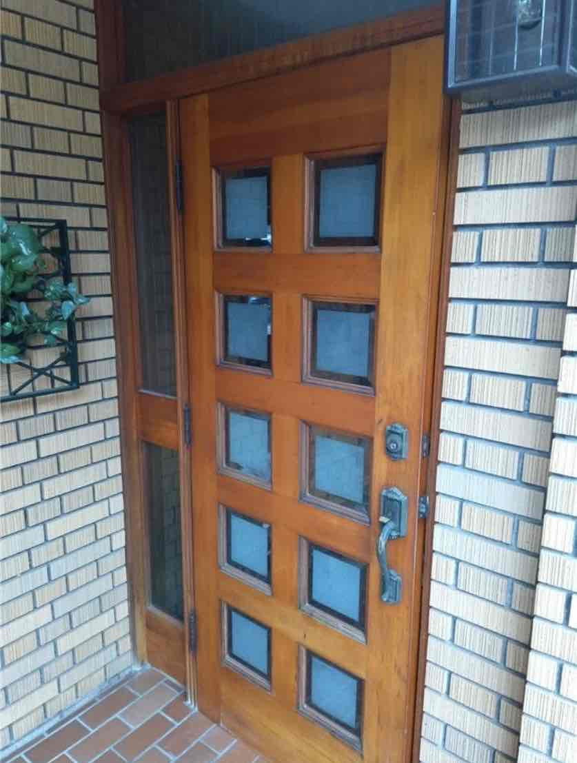共栄アルミトーヨー住器のリシェント玄関ドア3 k4 M83型　チーク　取付工事の施工前の写真1