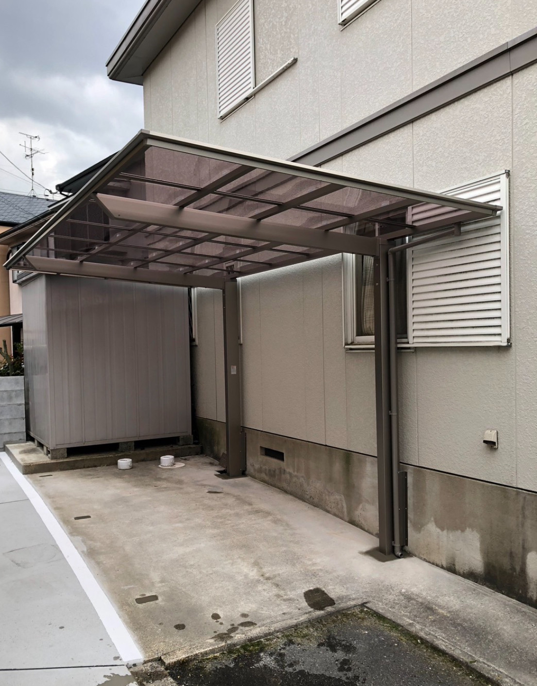 共栄アルミトーヨー住器のフーゴF　1台用　24-50の施工後の写真1