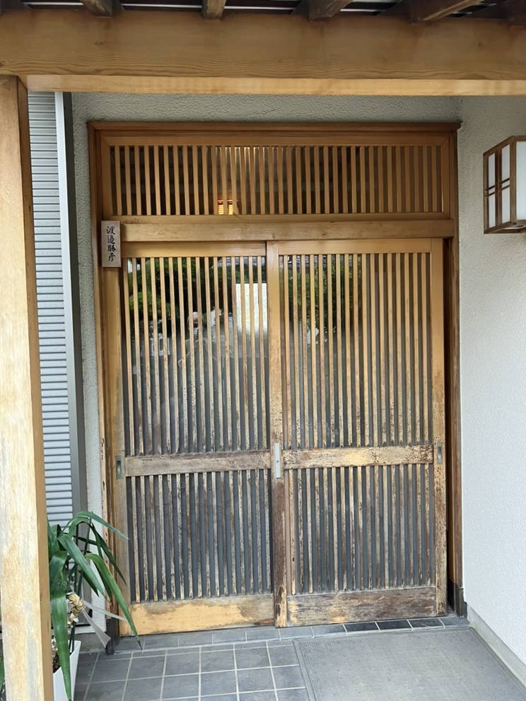 広海クラシオ 千葉支店の玄関引戸交換：１Dayリフォーム工事の施工前の写真1