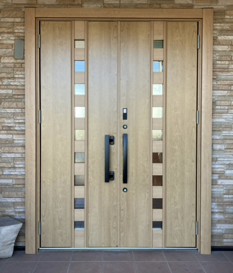 広海クラシオ 千葉支店の玄関ドアをリシェントにして防犯対策！！の施工後の写真1