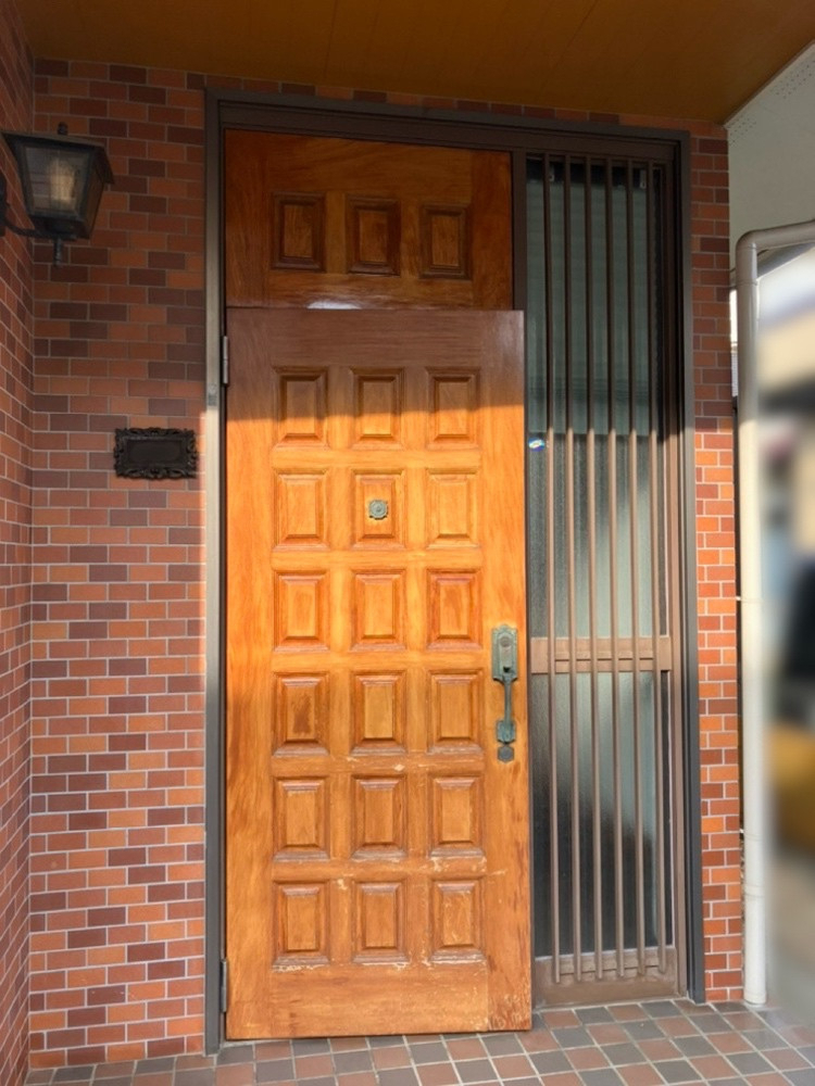 広海クラシオ 千葉支店の玄関ドア吊元変更で使いやすく！の施工前の写真1