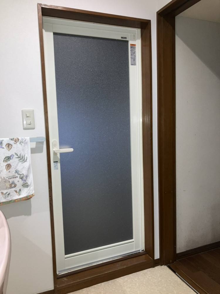 広海クラシオ 千葉支店の浴室の折れ戸をドアに交換の施工後の写真1