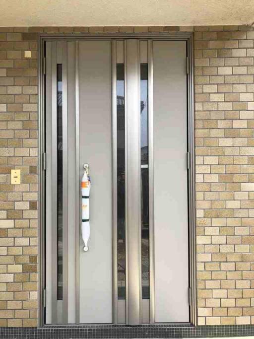 広海クラシオ 千葉支店の玄関ドア交換：１ＤＡＹリフォーム工事　玄関ドア交換（リシェント）の施工後の写真1
