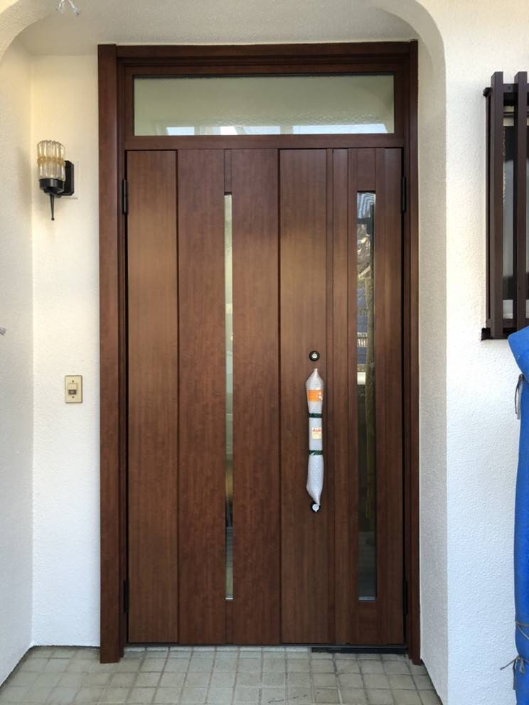 広海クラシオ 千葉支店の玄関ドア交換：１ＤＡＹリフォーム工事　玄関ドア交換（リシェント）の施工後の写真1
