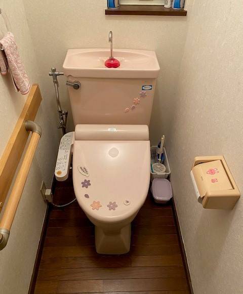 大角屋トーヨー住器の仙台市　トイレ交換　【LIXILアメージュ】の施工前の写真1