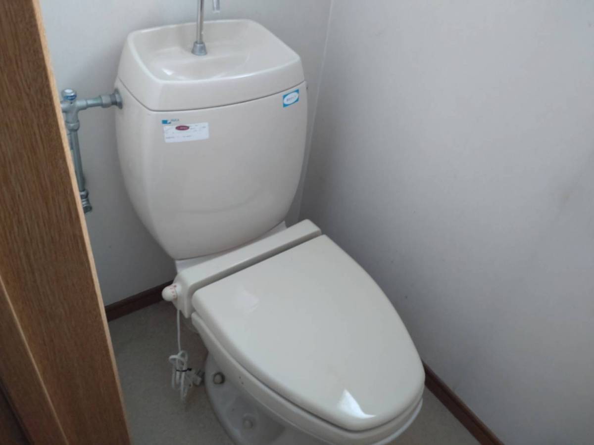 大角屋トーヨー住器の仙台市　【アメージュZ】　トイレ交換の施工前の写真1