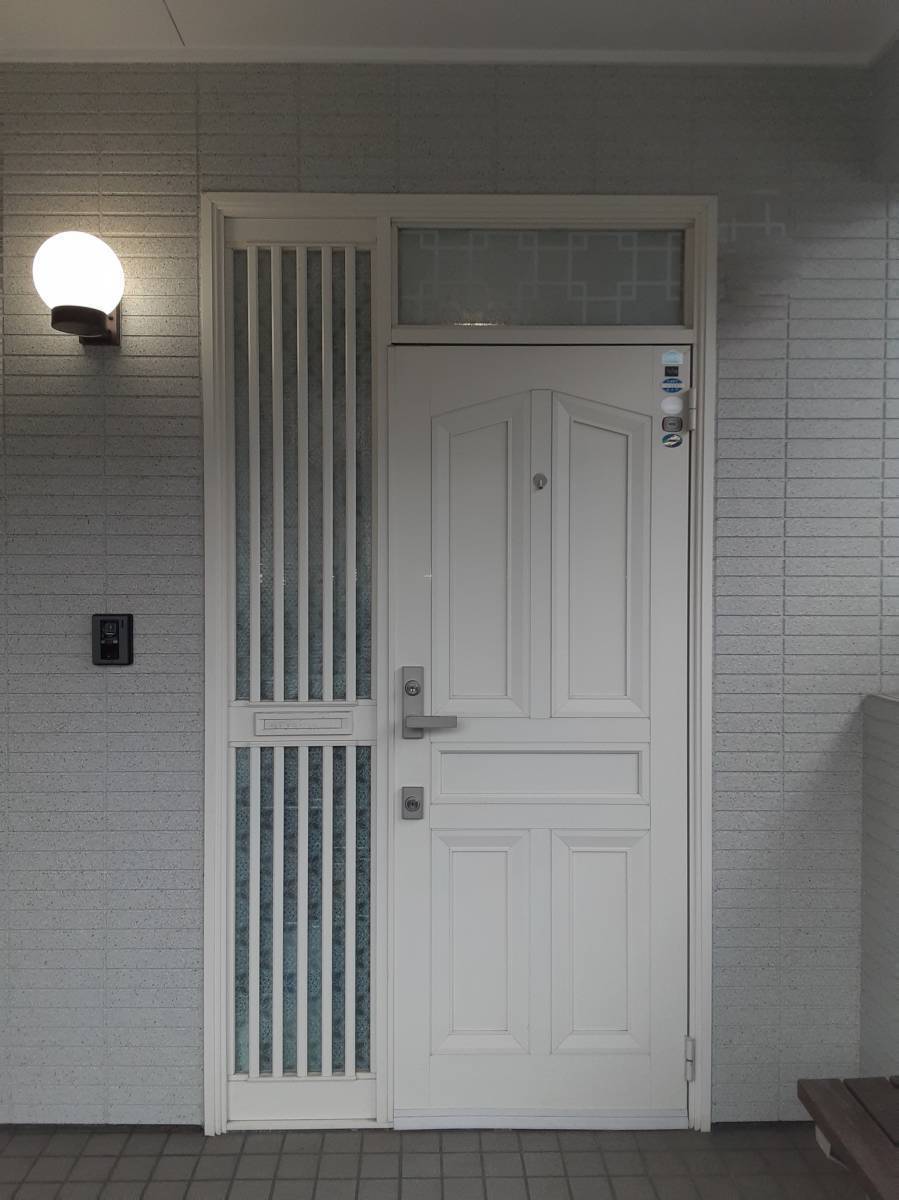 大角屋トーヨー住器の1dayリフォーム！　玄関ドア『リシェント！！』の施工前の写真1