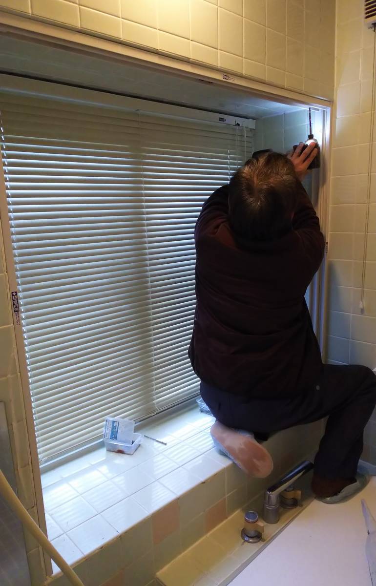 大角屋トーヨー住器の寒~い浴室の窓に　≪内窓インプラス≫　の施工後の写真1