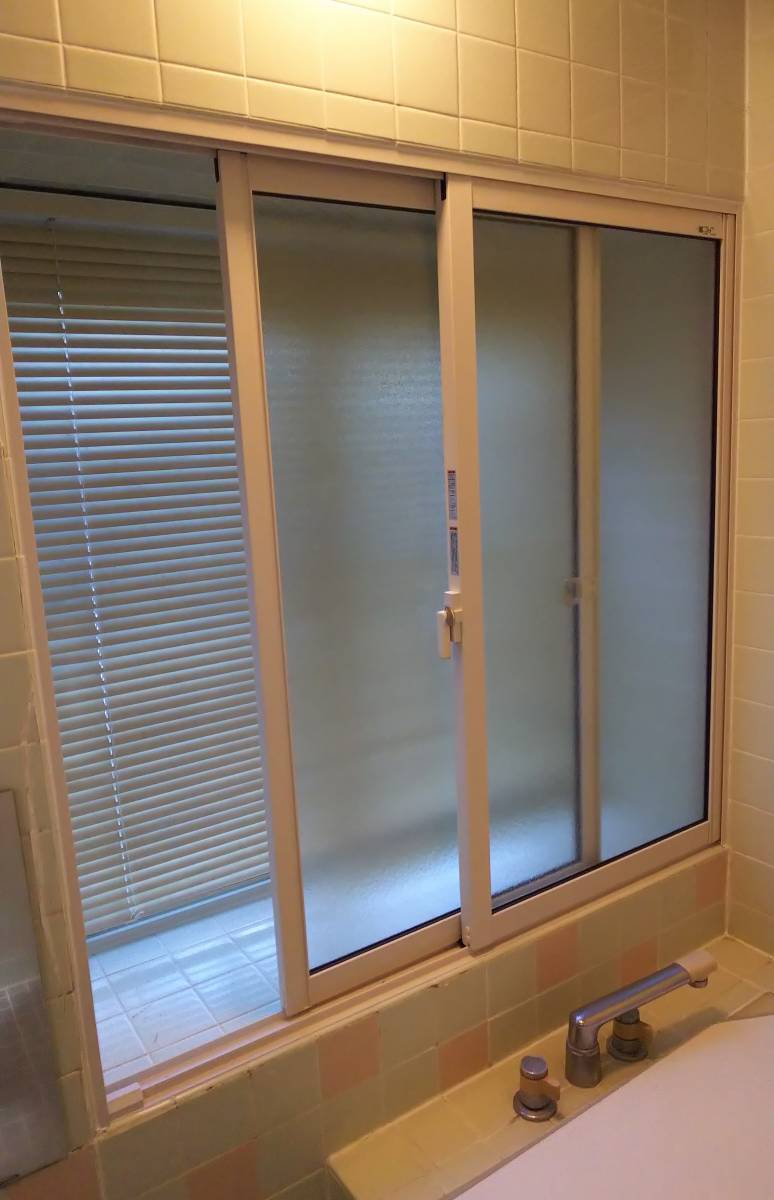 大角屋トーヨー住器の寒~い浴室の窓に　≪内窓インプラス≫　の施工後の写真2