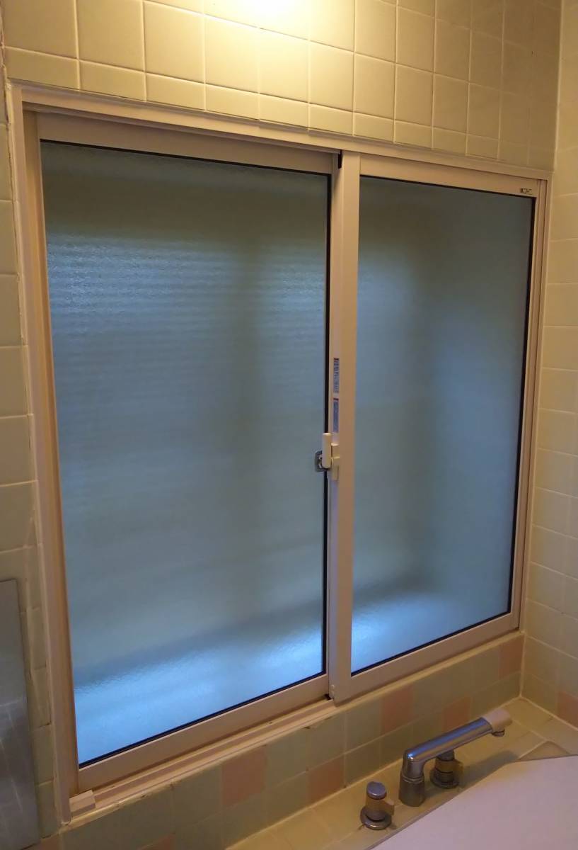 大角屋トーヨー住器の寒~い浴室の窓に　≪内窓インプラス≫　の施工後の写真3