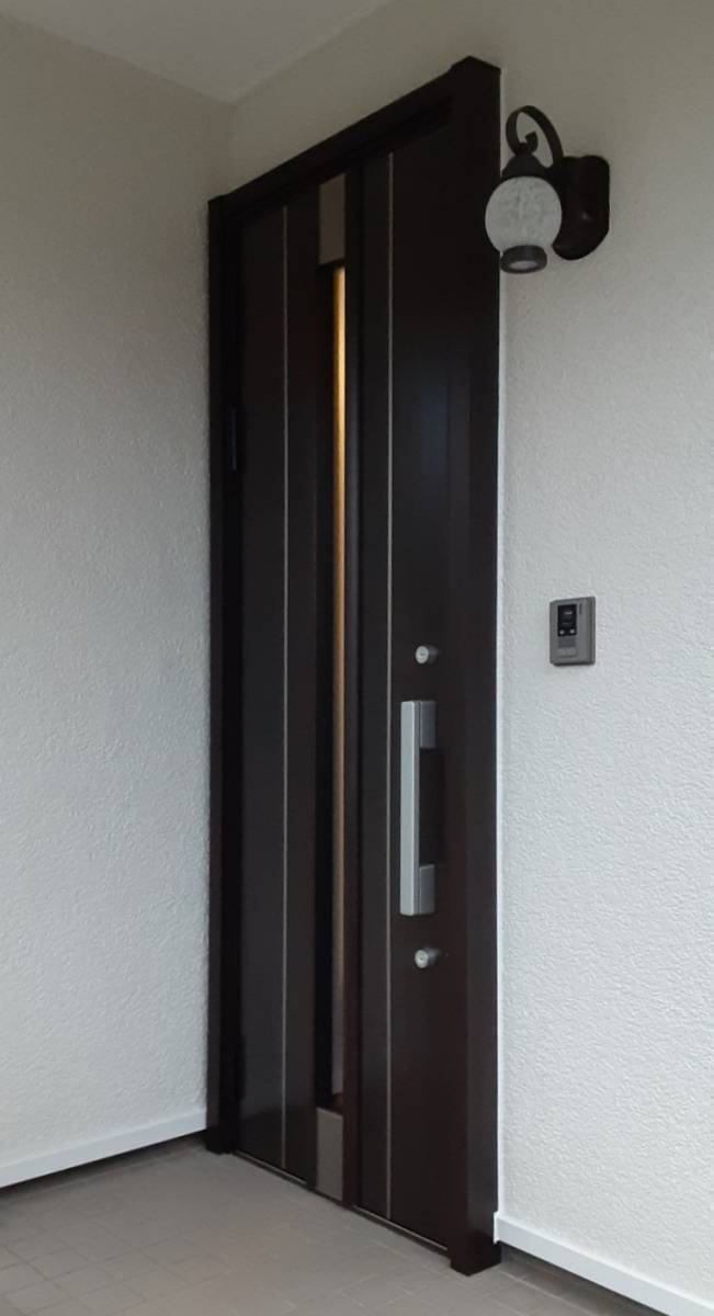 大角屋トーヨー住器の断熱重視のリフォーム玄関ドア　【リシェント玄関ドア3🚪】の施工後の写真2