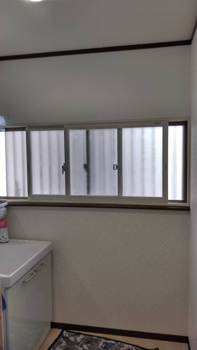 大角屋トーヨー住器の洗面室にも内窓　『インプラス』の施工後の写真1